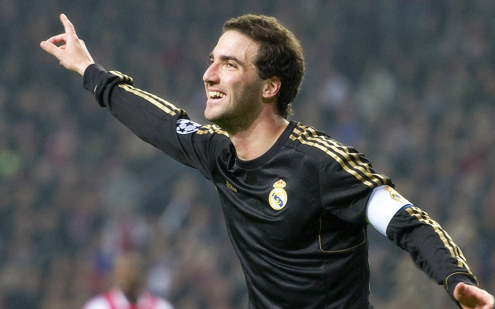 MILAN SPORTS中国站-英超青训计划引入数字化情境模拟提升战术意识建立,英超球队训练基地